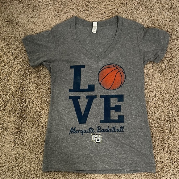 Marquette Basketball T-Shirt - Picture 1 of 3